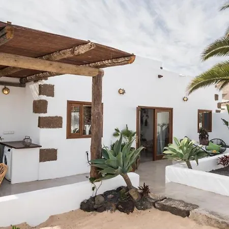 Apartment Casa Botanica - Island Location - 10 Mins Drive To Famara And La Santa